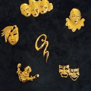 6 Vintage pins from the late 80's